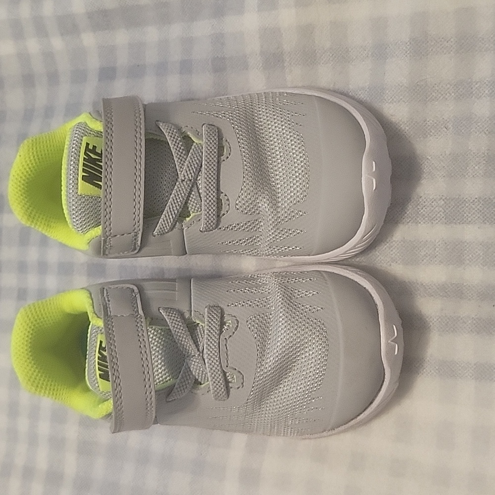 8Toddler runners (Nike)